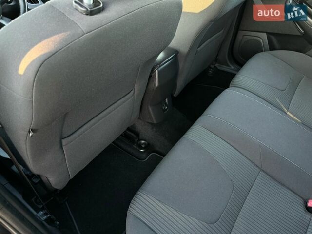 Черный Форд Фокус, объемом двигателя 1.6 л и пробегом 210 тыс. км за 8998 $, фото 131 на Automoto.ua