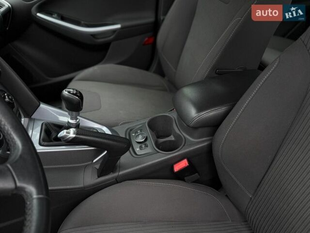 Черный Форд Фокус, объемом двигателя 1.6 л и пробегом 275 тыс. км за 8350 $, фото 42 на Automoto.ua