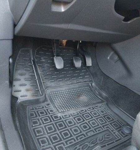 Черный Форд Фокус, объемом двигателя 1.56 л и пробегом 285 тыс. км за 7499 $, фото 22 на Automoto.ua