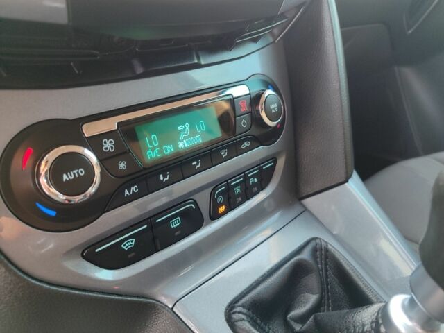 Черный Форд Фокус, объемом двигателя 1.6 л и пробегом 190 тыс. км за 8000 $, фото 6 на Automoto.ua