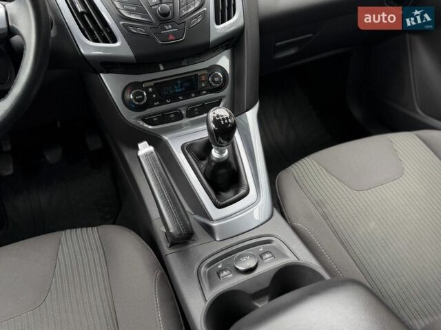 Черный Форд Фокус, объемом двигателя 1.6 л и пробегом 275 тыс. км за 8350 $, фото 40 на Automoto.ua