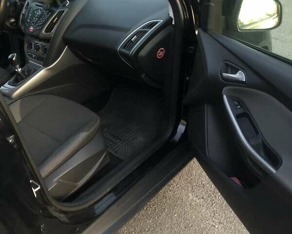 Черный Форд Фокус, объемом двигателя 1.6 л и пробегом 330 тыс. км за 7700 $, фото 7 на Automoto.ua