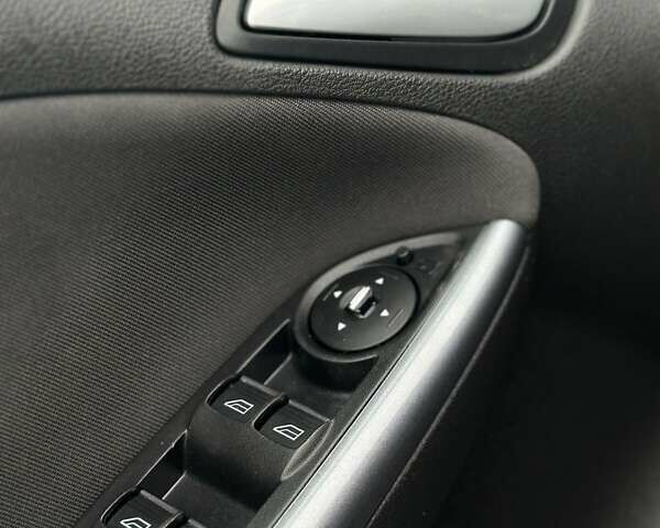 Черный Форд Фокус, объемом двигателя 1.6 л и пробегом 247 тыс. км за 7700 $, фото 23 на Automoto.ua