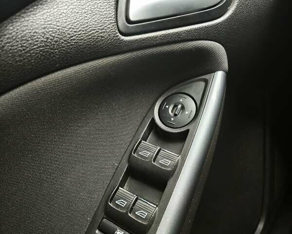 Черный Форд Фокус, объемом двигателя 1.6 л и пробегом 325 тыс. км за 7000 $, фото 17 на Automoto.ua