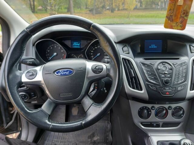 Черный Форд Фокус, объемом двигателя 1.6 л и пробегом 170 тыс. км за 7300 $, фото 18 на Automoto.ua