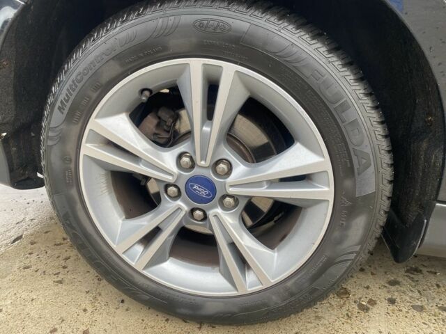 Черный Форд Фокус, объемом двигателя 1.6 л и пробегом 231 тыс. км за 8300 $, фото 11 на Automoto.ua