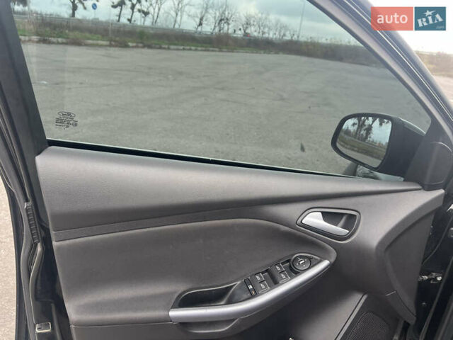 Черный Форд Фокус, объемом двигателя 2 л и пробегом 265 тыс. км за 8999 $, фото 12 на Automoto.ua