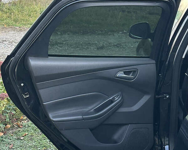 Черный Форд Фокус, объемом двигателя 2 л и пробегом 260 тыс. км за 7800 $, фото 26 на Automoto.ua