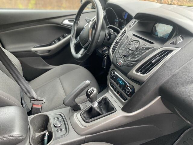 Черный Форд Фокус, объемом двигателя 1.6 л и пробегом 231 тыс. км за 8300 $, фото 12 на Automoto.ua