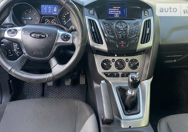 Черный Форд Фокус, объемом двигателя 1.6 л и пробегом 295 тыс. км за 6800 $, фото 2 на Automoto.ua