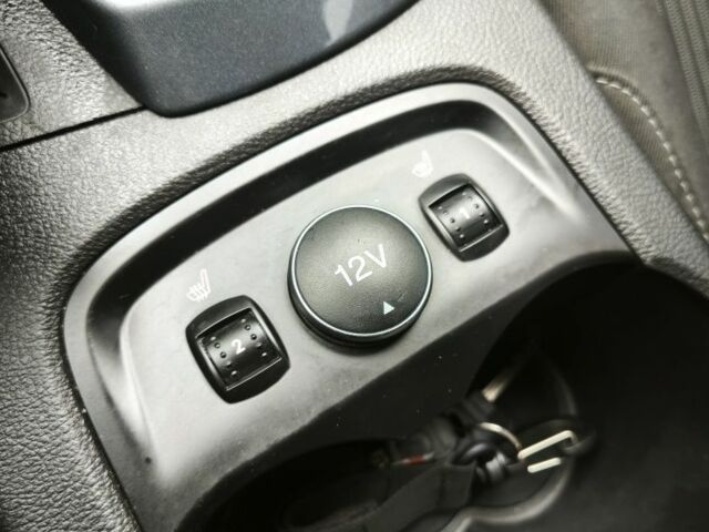 Черный Форд Фокус, объемом двигателя 1.6 л и пробегом 325 тыс. км за 7000 $, фото 7 на Automoto.ua