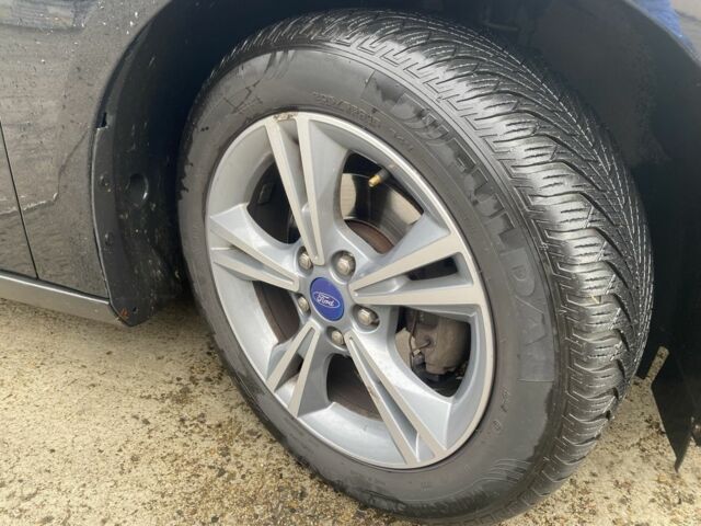 Черный Форд Фокус, объемом двигателя 1.6 л и пробегом 231 тыс. км за 8300 $, фото 10 на Automoto.ua