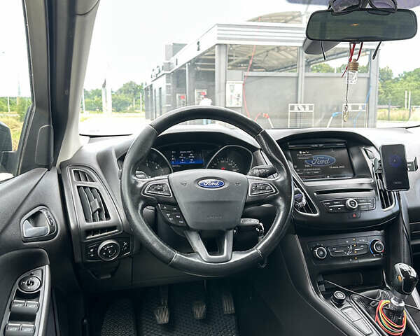 Черный Форд Фокус, объемом двигателя 1.5 л и пробегом 301 тыс. км за 8200 $, фото 10 на Automoto.ua