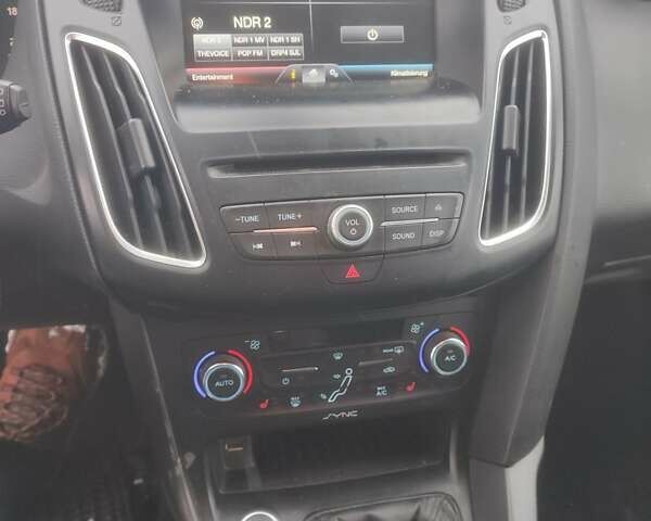 Черный Форд Фокус, объемом двигателя 1.6 л и пробегом 227 тыс. км за 6450 $, фото 16 на Automoto.ua