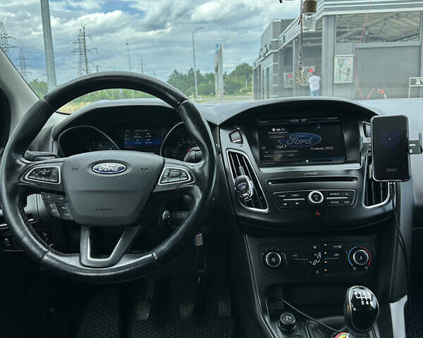 Черный Форд Фокус, объемом двигателя 1.5 л и пробегом 301 тыс. км за 8200 $, фото 9 на Automoto.ua