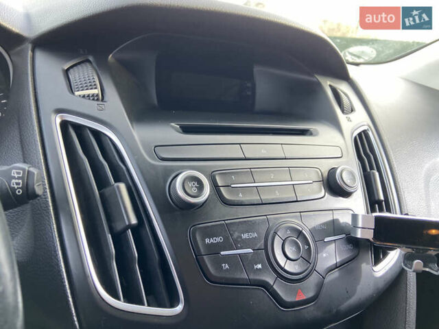 Чорний Форд Фокус, об'ємом двигуна 1 л та пробігом 190 тис. км за 7300 $, фото 18 на Automoto.ua