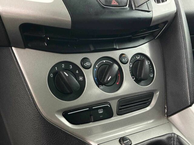 Черный Форд Фокус, объемом двигателя 2.5 л и пробегом 263 тыс. км за 5880 $, фото 18 на Automoto.ua