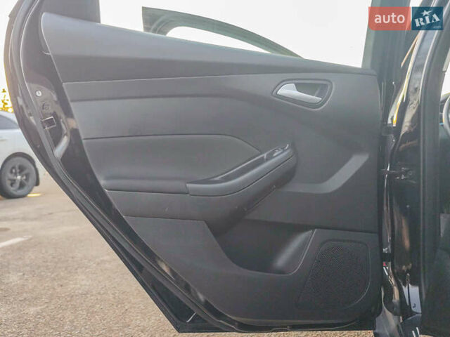 Черный Форд Фокус, объемом двигателя 1.5 л и пробегом 220 тыс. км за 9800 $, фото 27 на Automoto.ua