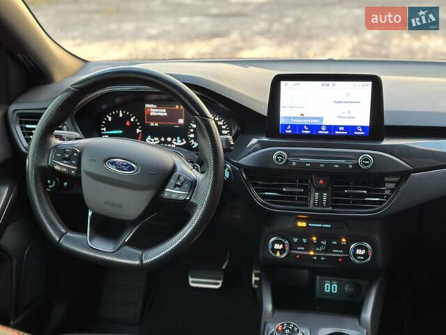 Черный Форд Фокус, объемом двигателя 1.5 л и пробегом 174 тыс. км за 14550 $, фото 21 на Automoto.ua
