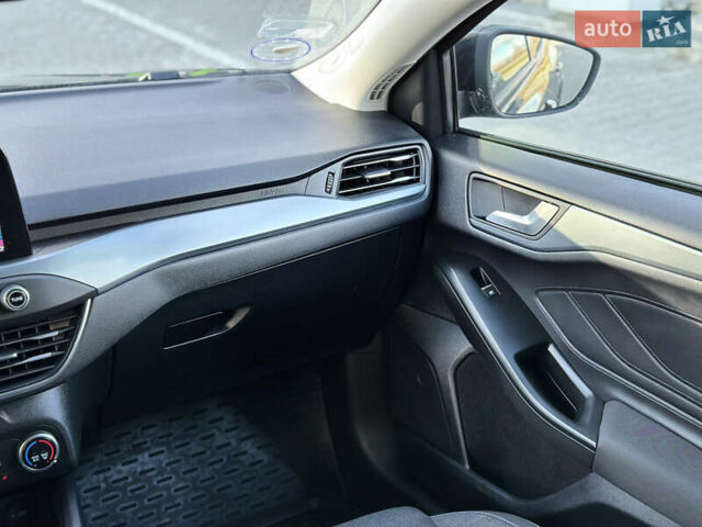 Черный Форд Фокус, объемом двигателя 1.5 л и пробегом 158 тыс. км за 15500 $, фото 11 на Automoto.ua