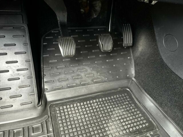 Черный Форд Фокус, объемом двигателя 1.5 л и пробегом 156 тыс. км за 14999 $, фото 9 на Automoto.ua