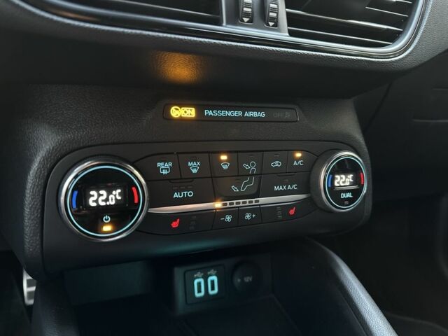 Черный Форд Фокус, объемом двигателя 1.5 л и пробегом 174 тыс. км за 14500 $, фото 13 на Automoto.ua