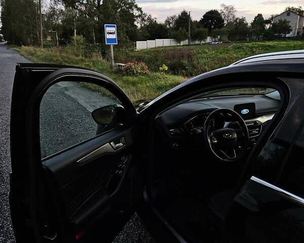 Черный Форд Фокус, объемом двигателя 1.5 л и пробегом 148 тыс. км за 15000 $, фото 1 на Automoto.ua