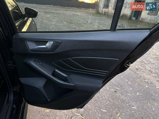 Черный Форд Фокус, объемом двигателя 1.5 л и пробегом 174 тыс. км за 14550 $, фото 23 на Automoto.ua
