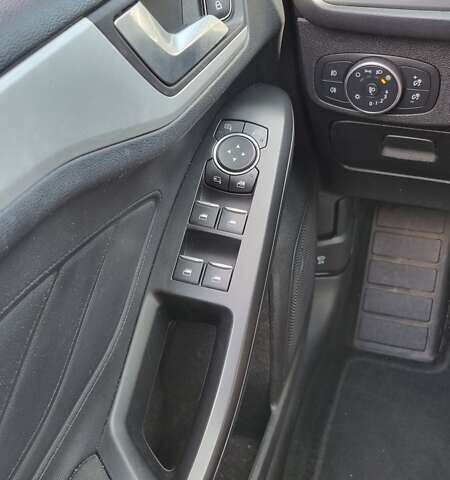 Черный Форд Фокус, объемом двигателя 1.5 л и пробегом 202 тыс. км за 11000 $, фото 2 на Automoto.ua