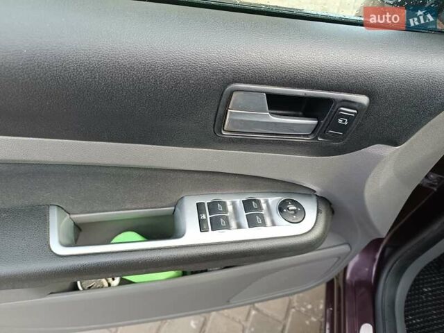 Фиолетовый Форд Фокус, объемом двигателя 1.6 л и пробегом 280 тыс. км за 5400 $, фото 46 на Automoto.ua