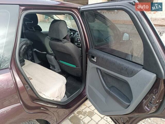 Фиолетовый Форд Фокус, объемом двигателя 1.6 л и пробегом 280 тыс. км за 5400 $, фото 16 на Automoto.ua