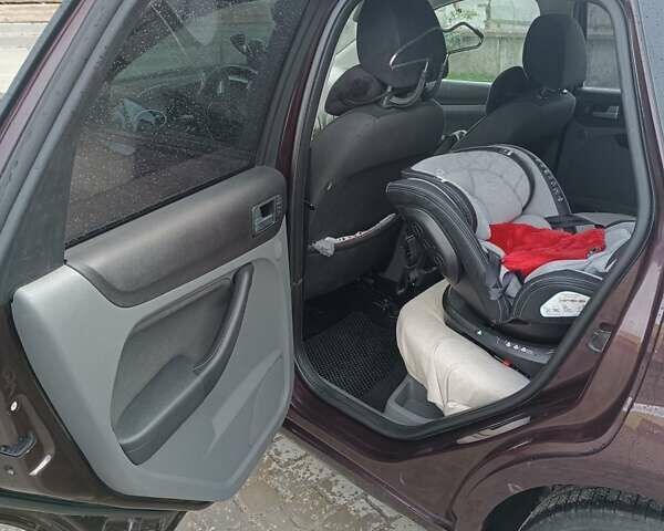 Фиолетовый Форд Фокус, объемом двигателя 1.6 л и пробегом 280 тыс. км за 5400 $, фото 40 на Automoto.ua