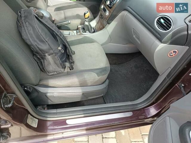 Фиолетовый Форд Фокус, объемом двигателя 1.6 л и пробегом 280 тыс. км за 5400 $, фото 44 на Automoto.ua