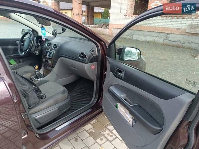 Фиолетовый Форд Фокус, объемом двигателя 1.6 л и пробегом 280 тыс. км за 5400 $, фото 38 на Automoto.ua