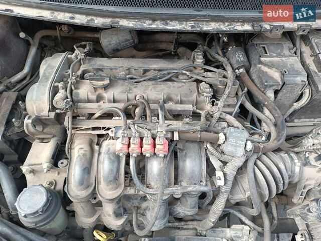 Фиолетовый Форд Фокус, объемом двигателя 1.6 л и пробегом 280 тыс. км за 5400 $, фото 23 на Automoto.ua