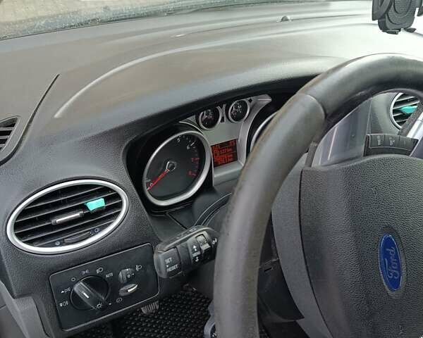 Фиолетовый Форд Фокус, объемом двигателя 1.6 л и пробегом 280 тыс. км за 5400 $, фото 9 на Automoto.ua