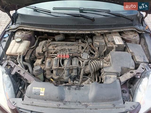 Фиолетовый Форд Фокус, объемом двигателя 1.6 л и пробегом 280 тыс. км за 5400 $, фото 51 на Automoto.ua