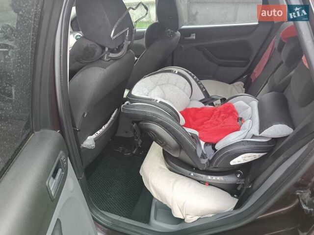 Фиолетовый Форд Фокус, объемом двигателя 1.6 л и пробегом 280 тыс. км за 5400 $, фото 14 на Automoto.ua