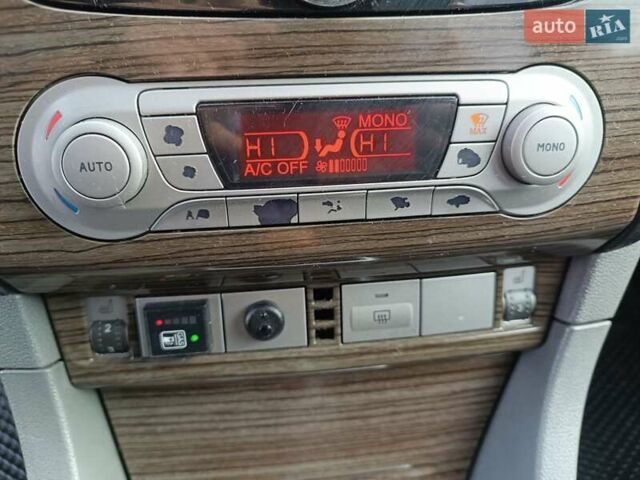 Фиолетовый Форд Фокус, объемом двигателя 1.6 л и пробегом 280 тыс. км за 5400 $, фото 49 на Automoto.ua