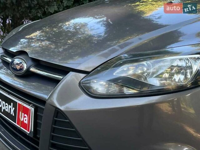 Коричневый Форд Фокус, объемом двигателя 1.6 л и пробегом 217 тыс. км за 7590 $, фото 4 на Automoto.ua