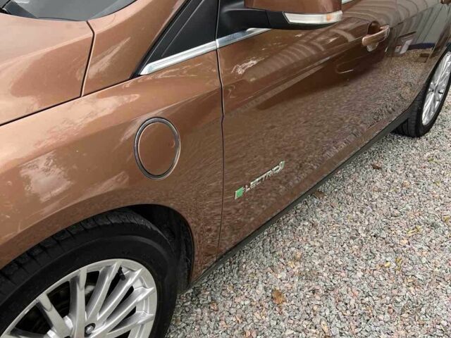 Коричневий Форд Фокус, об'ємом двигуна 0 л та пробігом 105 тис. км за 6500 $, фото 2 на Automoto.ua