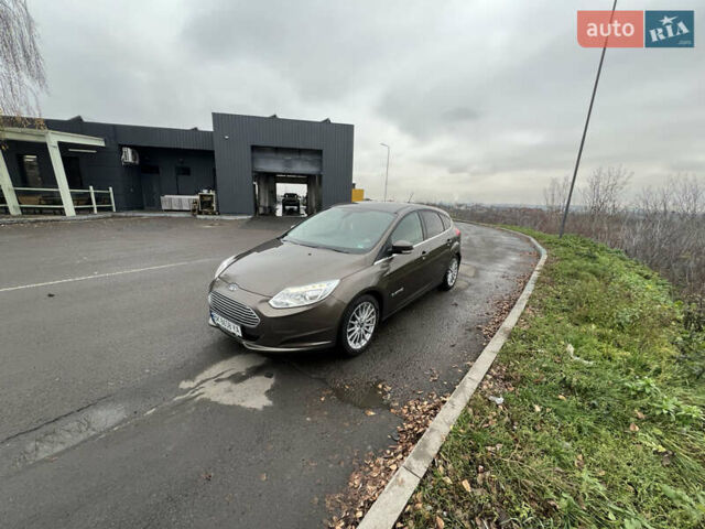 Коричневий Форд Фокус, об'ємом двигуна 0 л та пробігом 113 тис. км за 8499 $, фото 1 на Automoto.ua