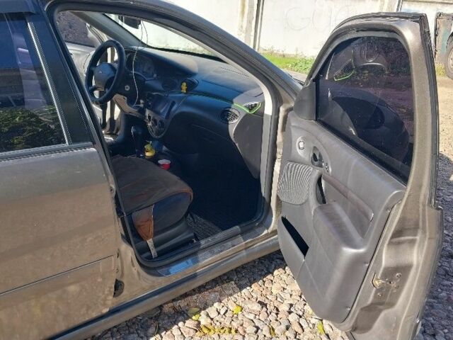 Коричневый Форд Фокус, объемом двигателя 0 л и пробегом 130 тыс. км за 2600 $, фото 1 на Automoto.ua