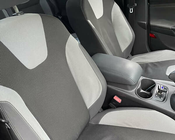 Коричневый Форд Фокус, объемом двигателя 1 л и пробегом 173 тыс. км за 6100 $, фото 5 на Automoto.ua