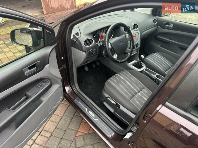 Коричневый Форд Фокус, объемом двигателя 1.8 л и пробегом 227 тыс. км за 5800 $, фото 6 на Automoto.ua