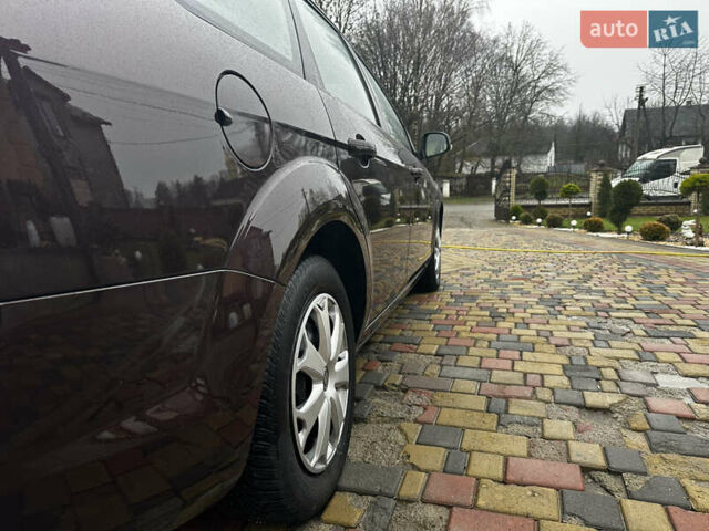 Коричневый Форд Фокус, объемом двигателя 1.8 л и пробегом 227 тыс. км за 5800 $, фото 8 на Automoto.ua