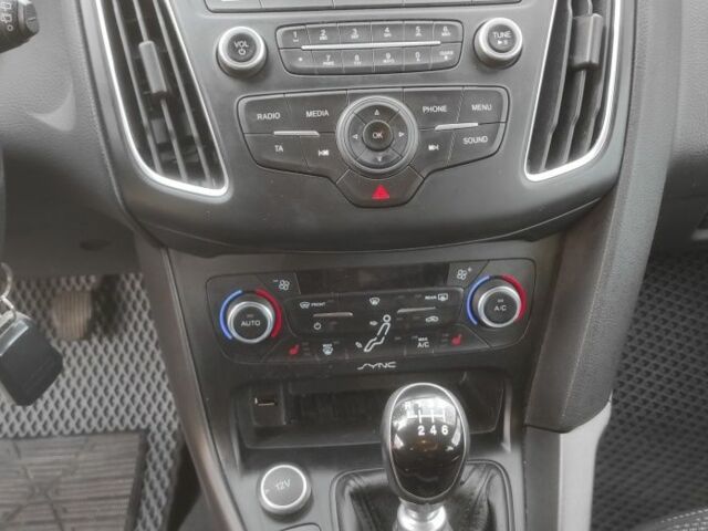 Коричневый Форд Фокус, объемом двигателя 1 л и пробегом 115 тыс. км за 8000 $, фото 6 на Automoto.ua