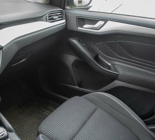 Коричневый Форд Фокус, объемом двигателя 1.5 л и пробегом 107 тыс. км за 15934 $, фото 12 на Automoto.ua