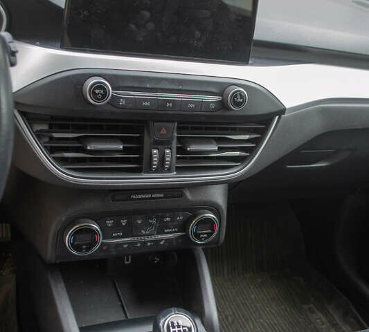 Коричневый Форд Фокус, объемом двигателя 1.5 л и пробегом 107 тыс. км за 15934 $, фото 11 на Automoto.ua