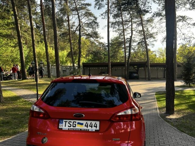 Форд Фокус 2014 у Києві на Automoto.ua Червоний Форд Фокус, об'ємом двигуна 0 л та пробігом 137 тис. км за 6400 $, фото 10 на Automoto.ua